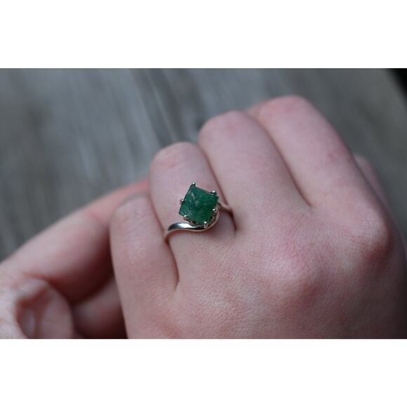 Emerald ring, Natural Emerald engagement Ring sterling silver simple minimalist - Picture 5 of 7